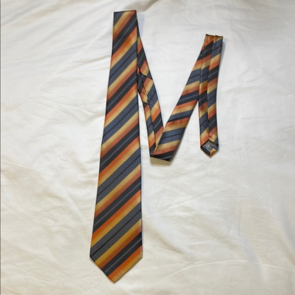 Giorgio Armani 100% Silk Striped Tie - Picture 3 of 5